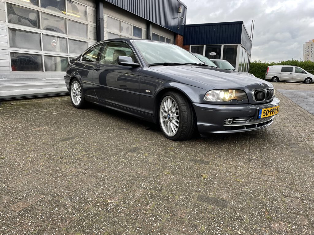 BMW 330Ci SMG Stahlgrau M-Sport 5